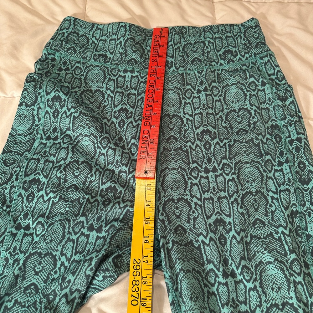 3X POP Fit Women's Green Grey Snakeskin Print Athletic Leggings with Pockets - Picture 8 of 12